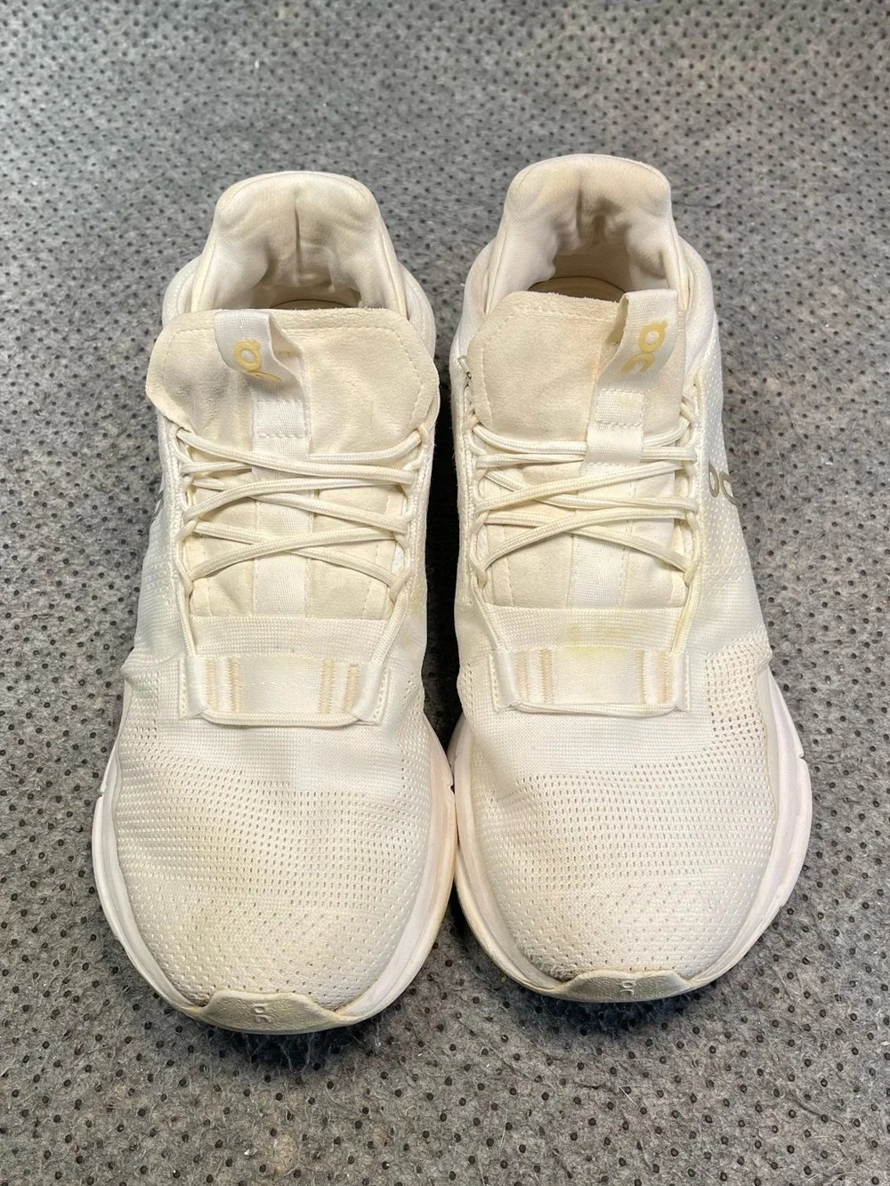 On Cloud Cloudnova White Running Shoes Size 9.5 Women’s